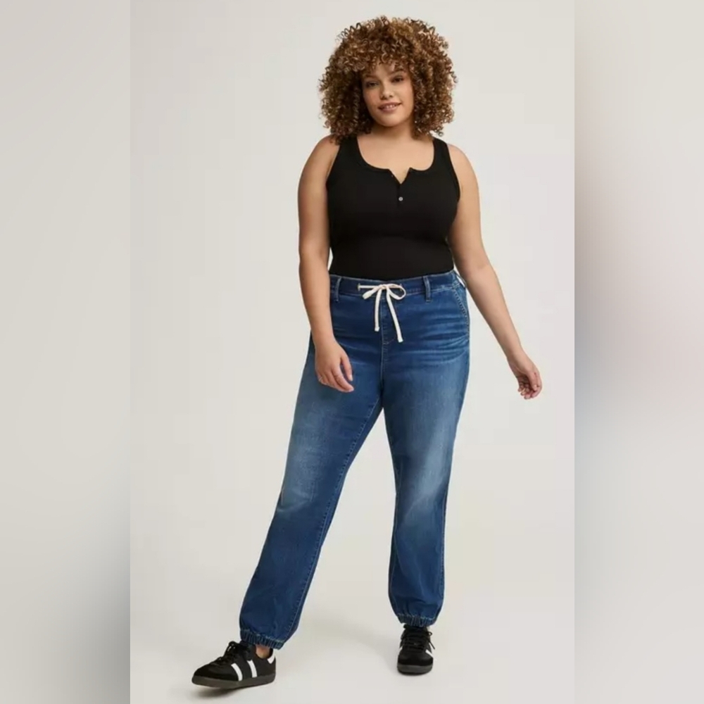 Weekend Jogger Mid-Rise Jean